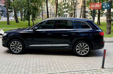 Внедорожник / Кроссовер Audi Q7 2016 в 
