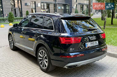 Внедорожник / Кроссовер Audi Q7 2016 в 