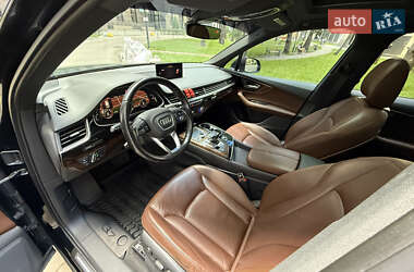 Внедорожник / Кроссовер Audi Q7 2016 в 