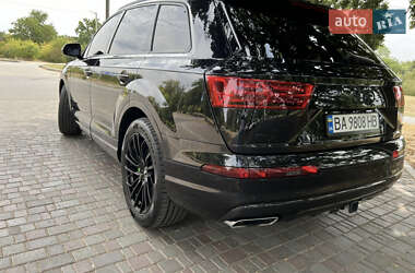 Внедорожник / Кроссовер Audi Q7 2017 в 