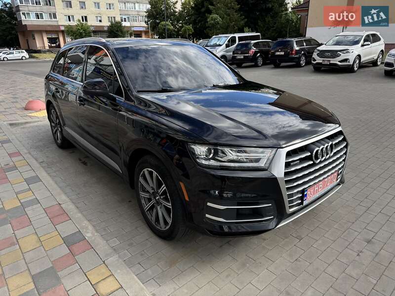 Внедорожник / Кроссовер Audi Q7 2017 в 