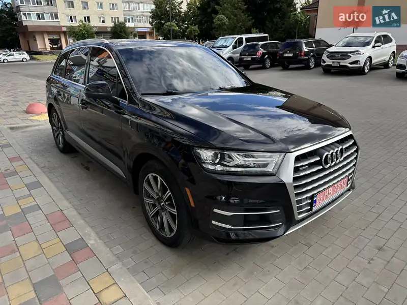 Внедорожник / Кроссовер Audi Q7 2017 в 
