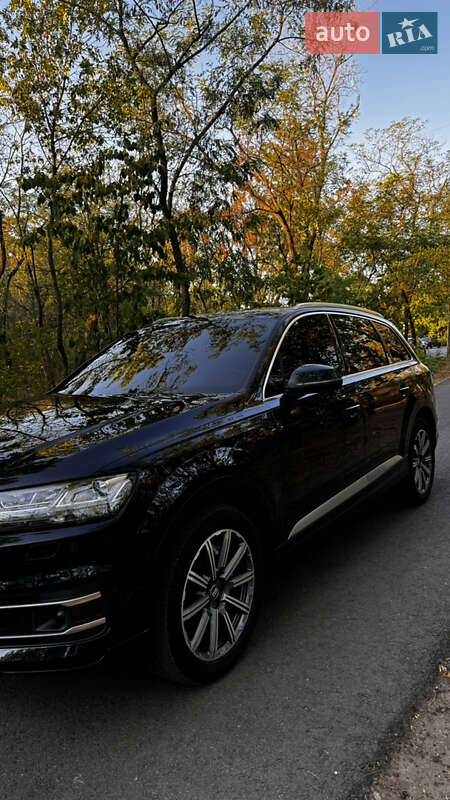 Внедорожник / Кроссовер Audi Q7 2017 в Днепре
