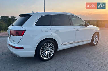 Внедорожник / Кроссовер Audi Q7 2016 в 