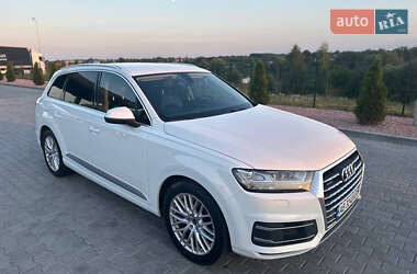 Внедорожник / Кроссовер Audi Q7 2016 в 