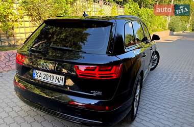 Внедорожник / Кроссовер Audi Q7 2016 в 