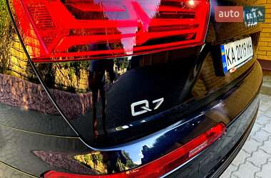Внедорожник / Кроссовер Audi Q7 2016 в 