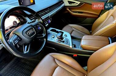 Внедорожник / Кроссовер Audi Q7 2016 в 
