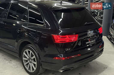 Позашляховик / Кросовер Audi Q7 2016 в 