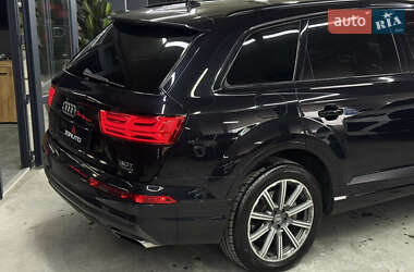 Позашляховик / Кросовер Audi Q7 2016 в 