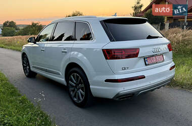 Внедорожник / Кроссовер Audi Q7 2017 в 