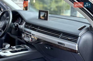 Внедорожник / Кроссовер Audi Q7 2015 в 
