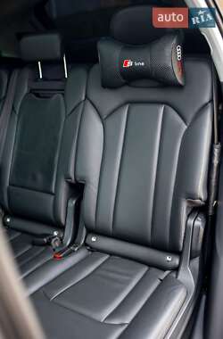 Внедорожник / Кроссовер Audi Q7 2016 в 