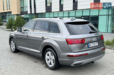 Внедорожник / Кроссовер Audi Q7 2015 в 