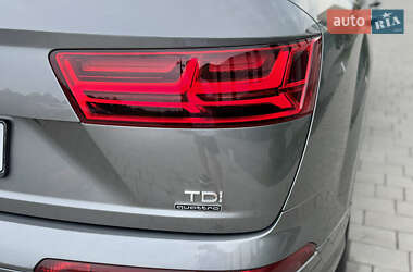 Внедорожник / Кроссовер Audi Q7 2015 в 