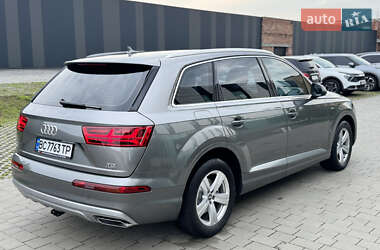 Внедорожник / Кроссовер Audi Q7 2015 в 