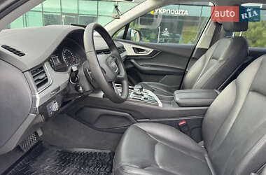 Внедорожник / Кроссовер Audi Q7 2015 в 