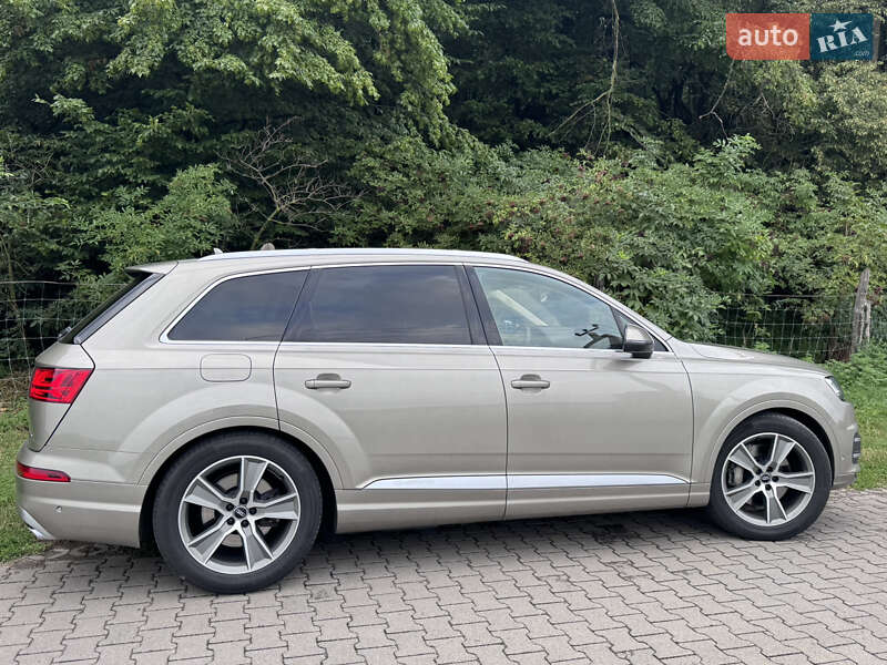 Внедорожник / Кроссовер Audi Q7 2017 в Черновцах