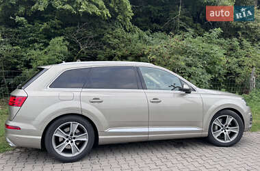 Внедорожник / Кроссовер Audi Q7 2017 в 
