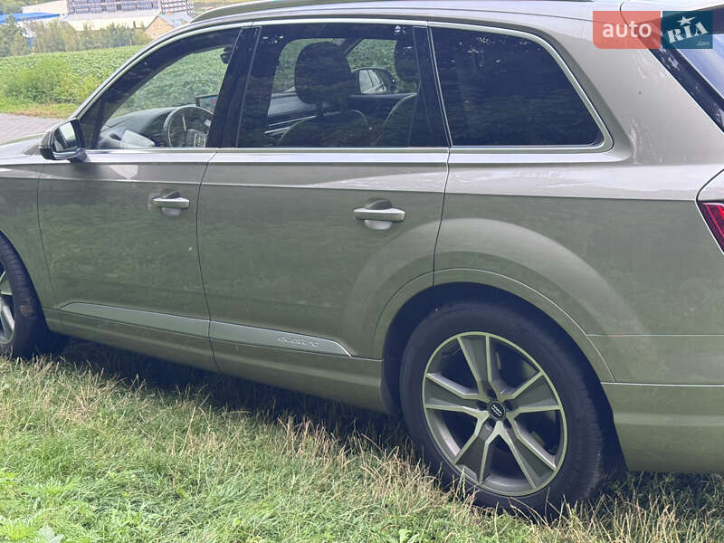 Внедорожник / Кроссовер Audi Q7 2017 в Черновцах