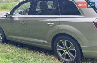 Внедорожник / Кроссовер Audi Q7 2017 в 