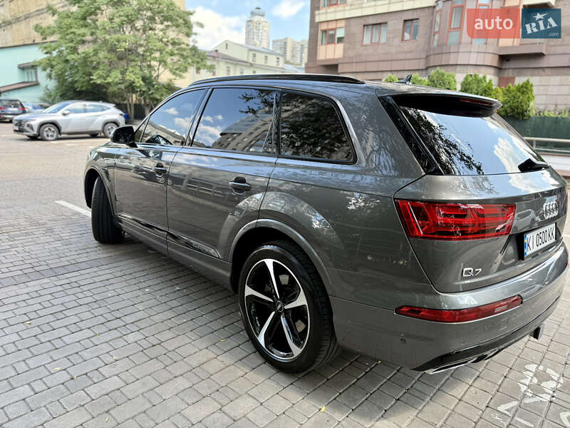 Внедорожник / Кроссовер Audi Q7 2018 в Киеве