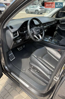 Внедорожник / Кроссовер Audi Q7 2018 в 