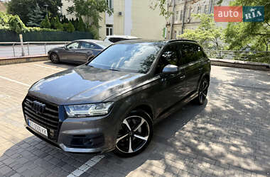Внедорожник / Кроссовер Audi Q7 2018 в 