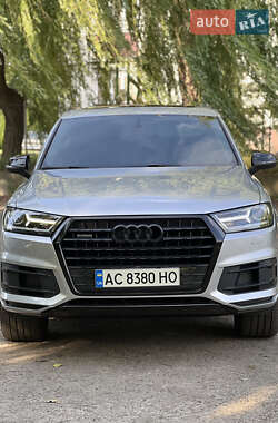 Внедорожник / Кроссовер Audi Q7 2017 в 