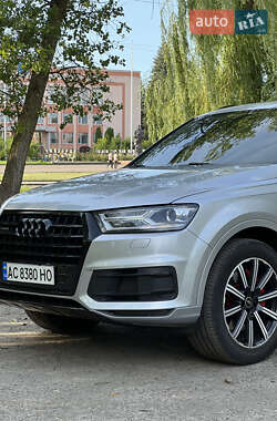 Внедорожник / Кроссовер Audi Q7 2017 в 