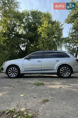 Внедорожник / Кроссовер Audi Q7 2017 в 