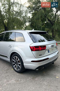 Внедорожник / Кроссовер Audi Q7 2017 в 
