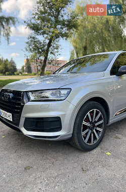 Внедорожник / Кроссовер Audi Q7 2017 в 