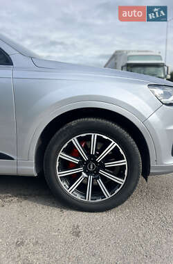 Внедорожник / Кроссовер Audi Q7 2017 в 