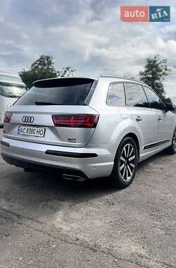 Внедорожник / Кроссовер Audi Q7 2017 в 