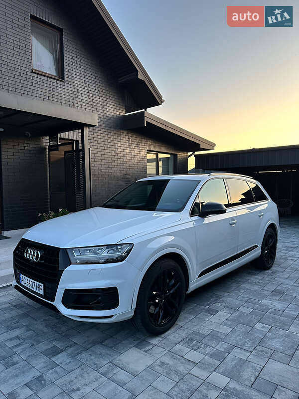 Внедорожник / Кроссовер Audi Q7 2017 в Луцке