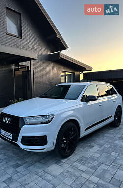 Внедорожник / Кроссовер Audi Q7 2017 в 