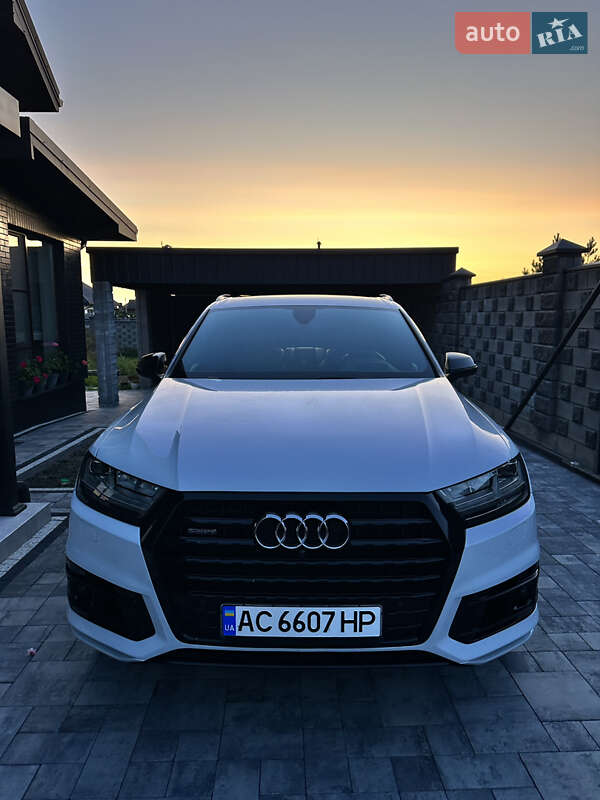 Внедорожник / Кроссовер Audi Q7 2017 в Луцке