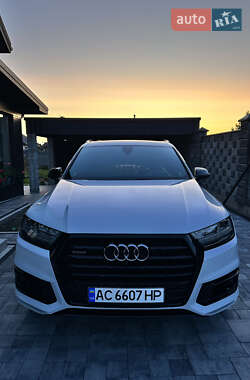 Внедорожник / Кроссовер Audi Q7 2017 в 