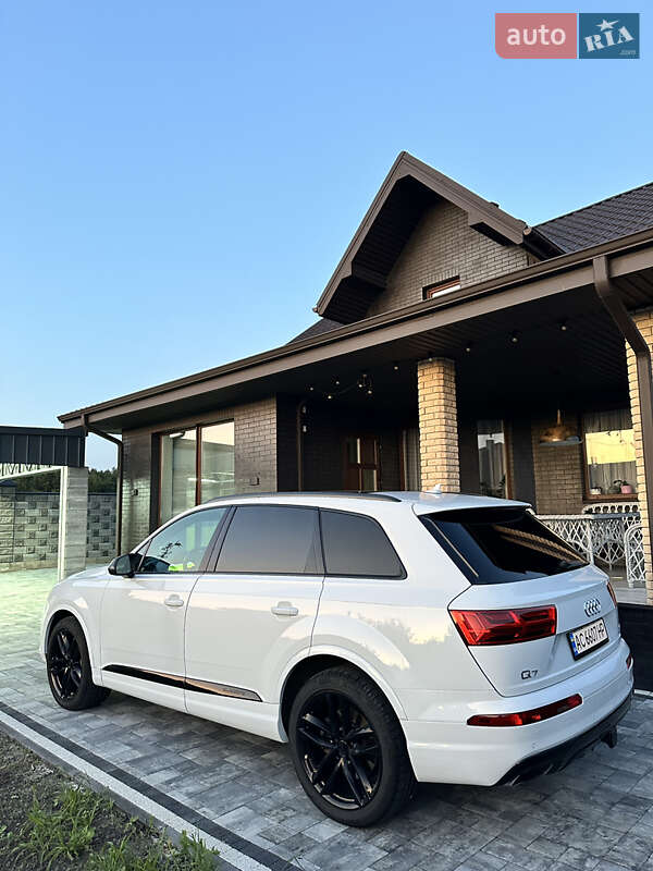 Внедорожник / Кроссовер Audi Q7 2017 в Луцке