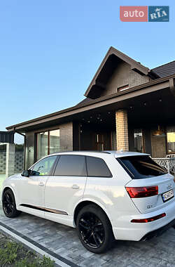 Внедорожник / Кроссовер Audi Q7 2017 в 