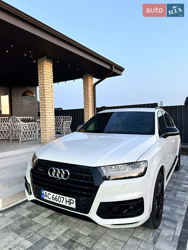 Внедорожник / Кроссовер Audi Q7 2017 в Луцке