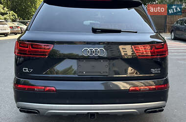 Позашляховик / Кросовер Audi Q7 2017 в 