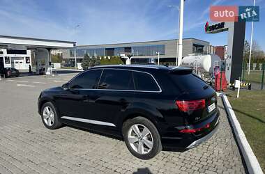 Внедорожник / Кроссовер Audi Q7 2016 в 