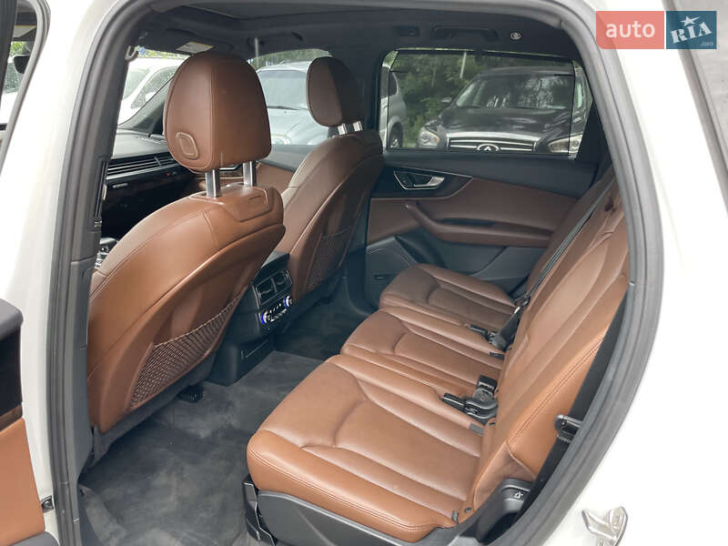 Позашляховик / Кросовер Audi Q7 2016 в Львові