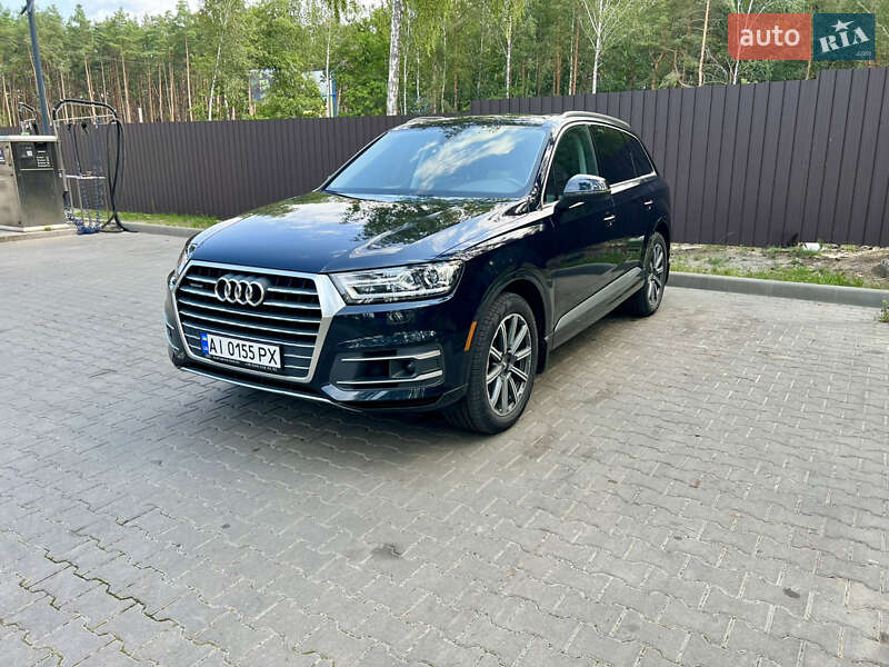Внедорожник / Кроссовер Audi Q7 2016 в 
