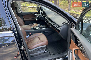 Внедорожник / Кроссовер Audi Q7 2016 в 