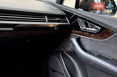Внедорожник / Кроссовер Audi Q7 2018 в 