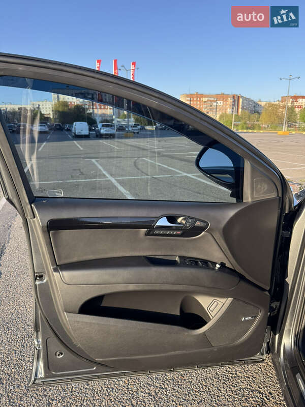 Внедорожник / Кроссовер Audi Q7 2010 в Черновцах