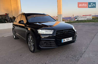 Внедорожник / Кроссовер Audi Q7 2016 в 